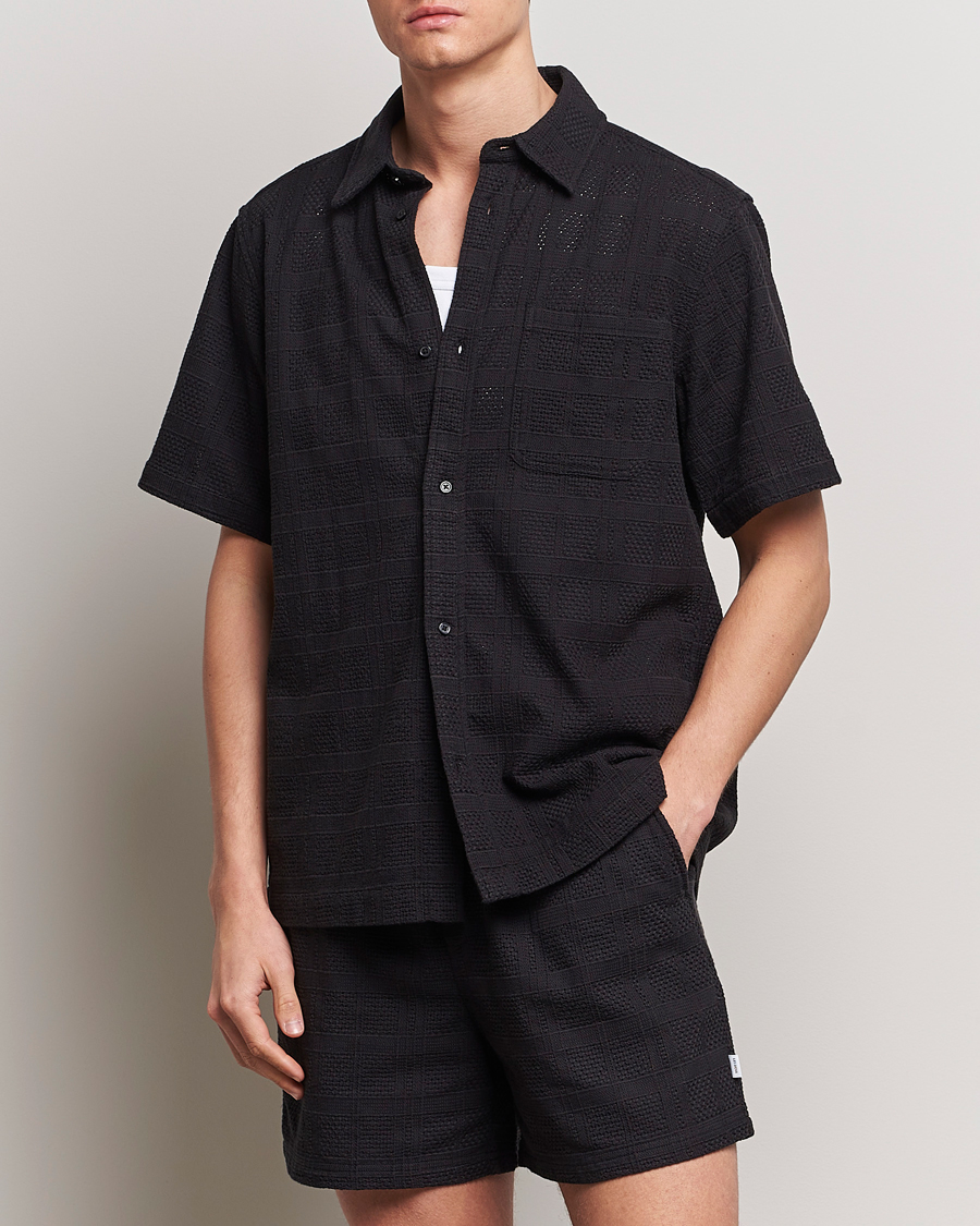 Herr | Nya produktbilder | LES DEUX | Charlie Short Sleeve Knitted Shirt Black