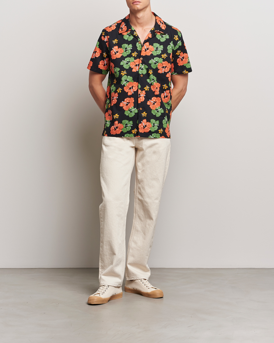 Herr | Skjortor | Nudie Jeans | Arvid Flower Hawaii Shirt Black