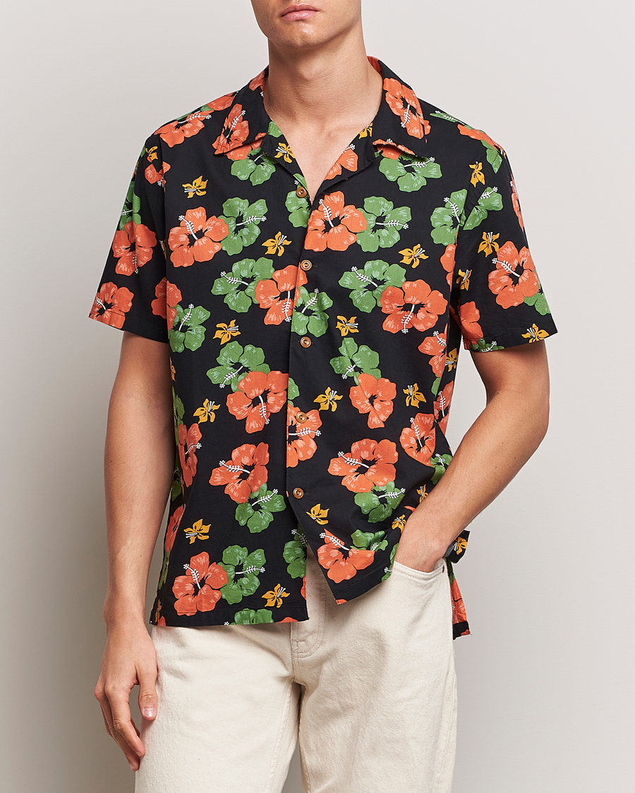 Herr | Kortärmade skjortor | Nudie Jeans | Arvid Flower Hawaii Shirt Black