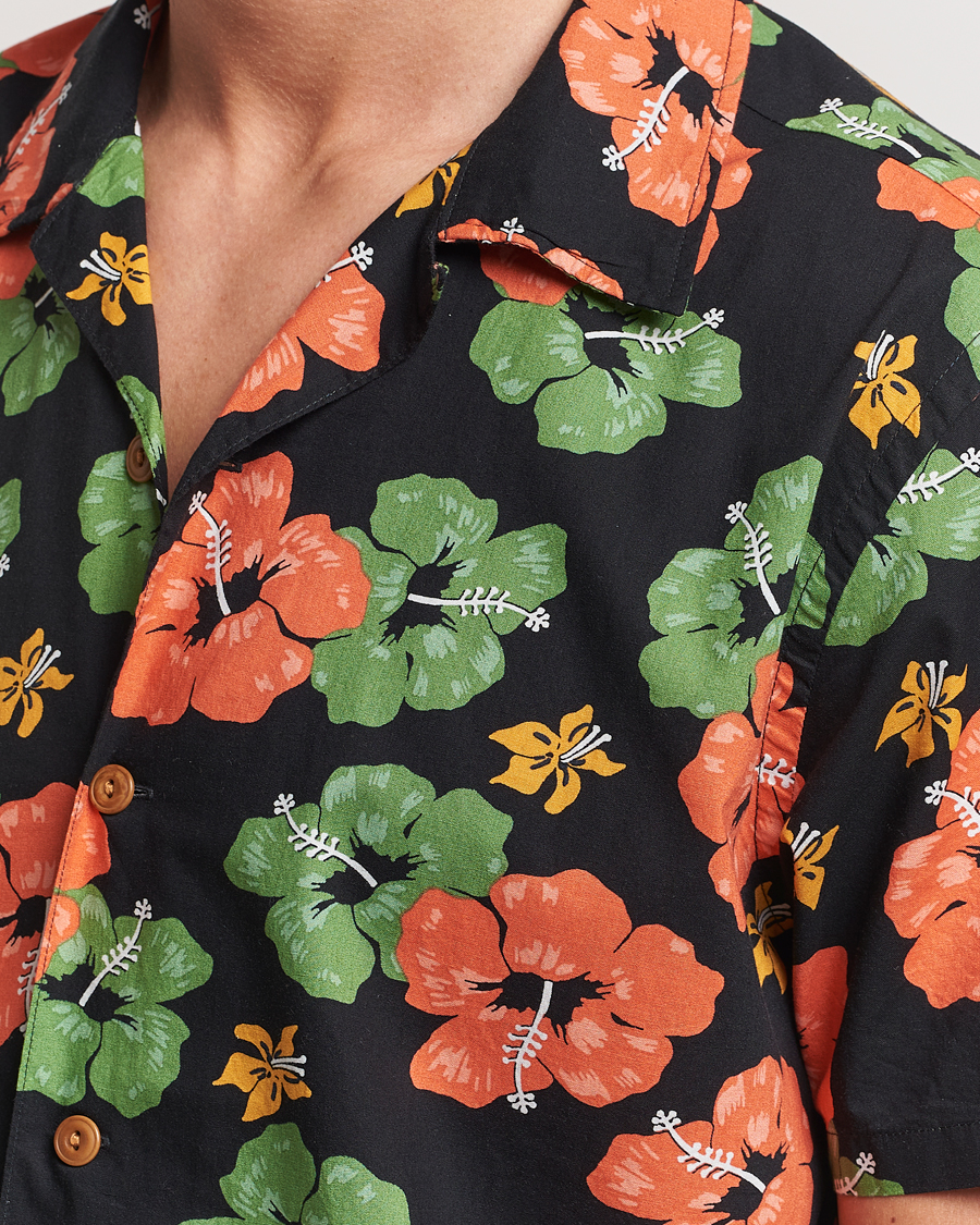 Herr | Skjortor | Nudie Jeans | Arvid Flower Hawaii Shirt Black