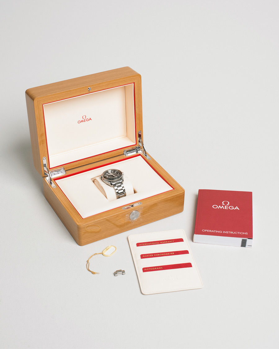 Herr | Omega Pre-Owned Seamaster Planet Ocean Silver | Omega Pre-Owned | Seamaster Planet Ocean Silver