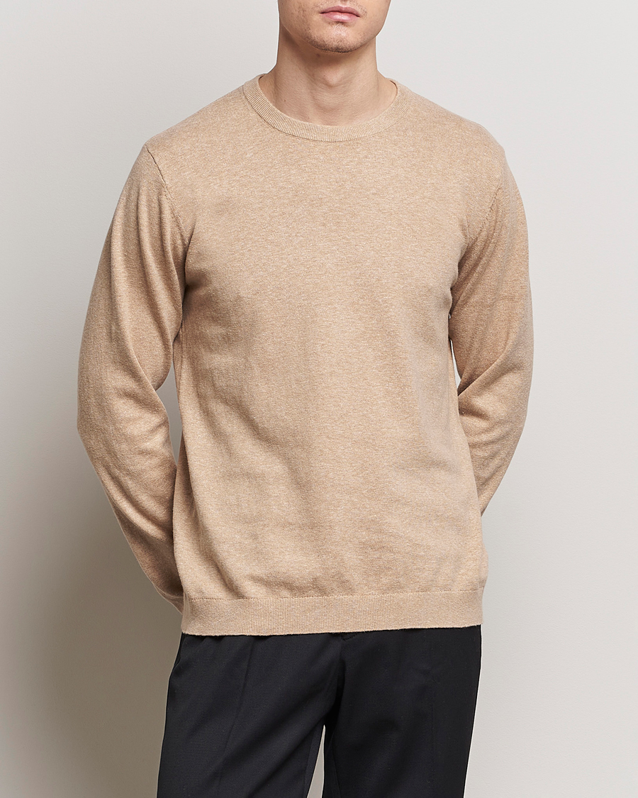 Herr | Stickade tröjor | A Day's March | Alagon Cotton/Linen Crew Khaki