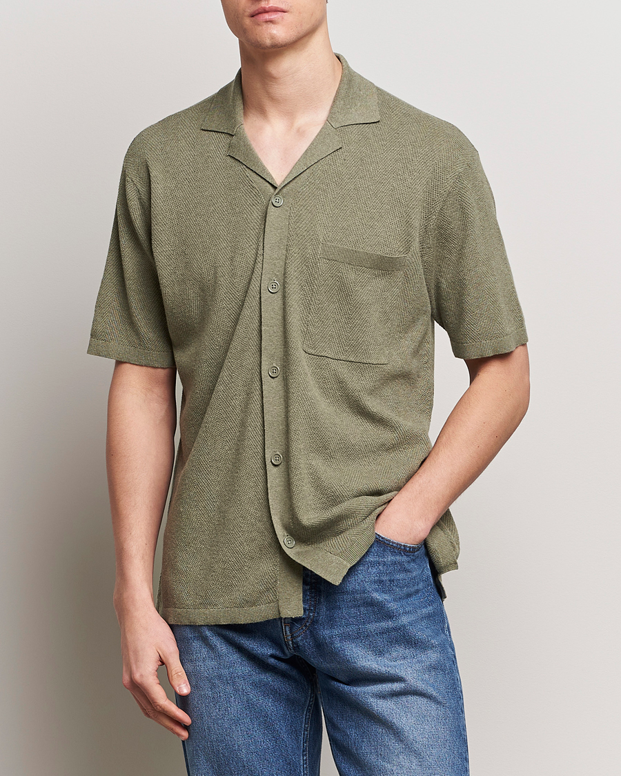 Herr | Kortärmade skjortor | A Day\'s March | Yamu Knitted Herringbone Shirt Olive