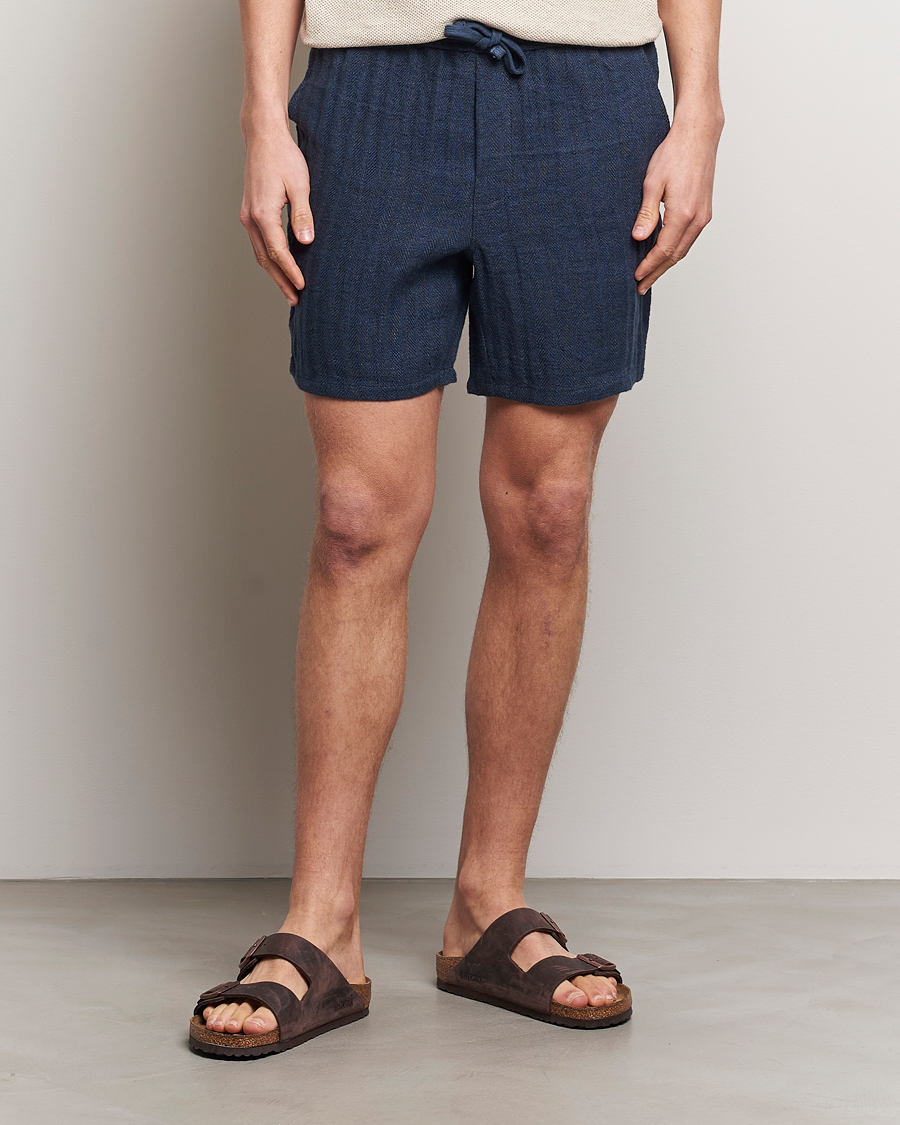 Herr | Shorts | A Day's March | Ipu Herringbone Linen Drawstring Shorts Indigo Blue