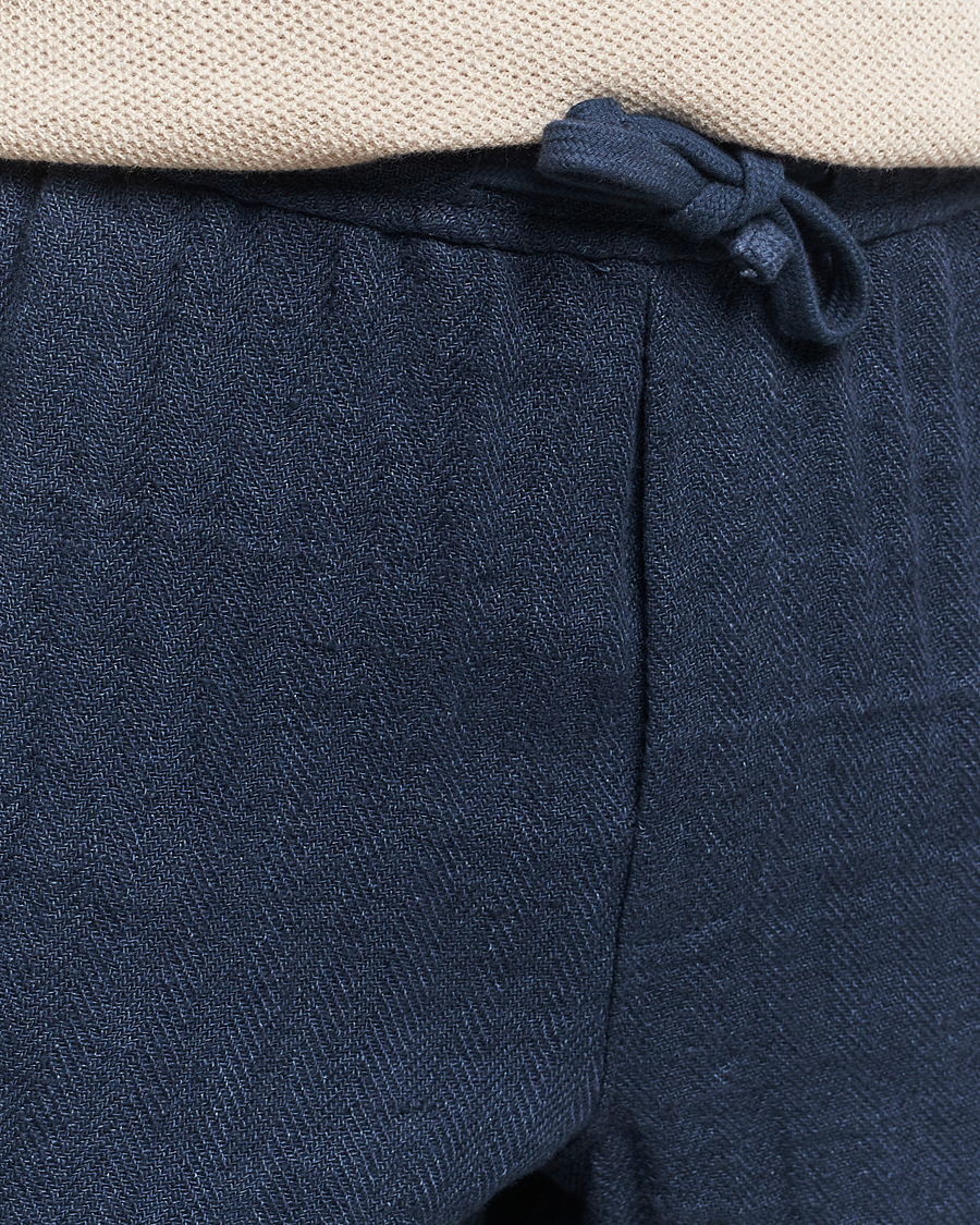 Herr | Shorts | A Day's March | Ipu Herringbone Linen Drawstring Shorts Indigo Blue