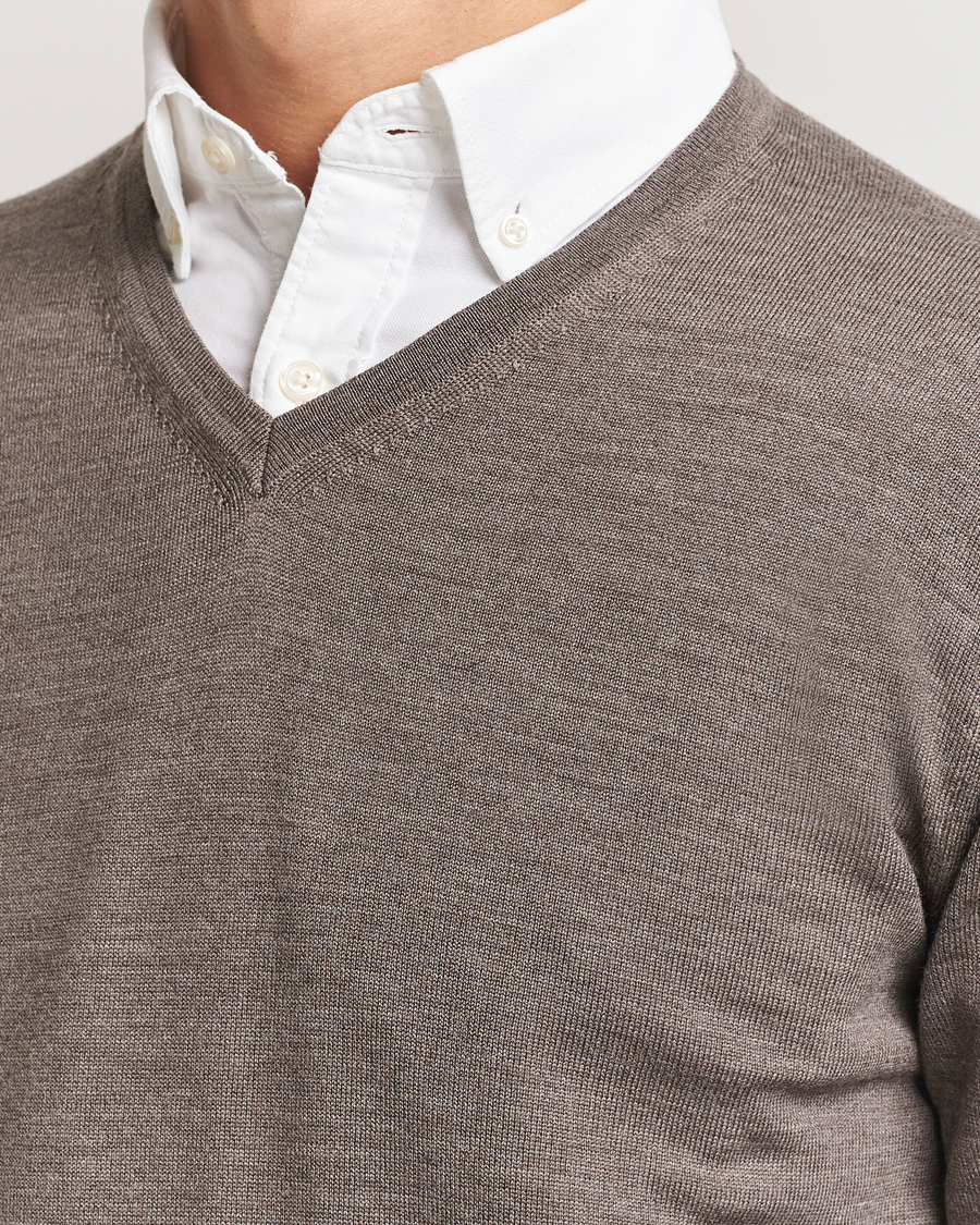 Herr | Tröjor | Charles Tyrwhitt | Pure Merino V-Neck Jumper Mocha