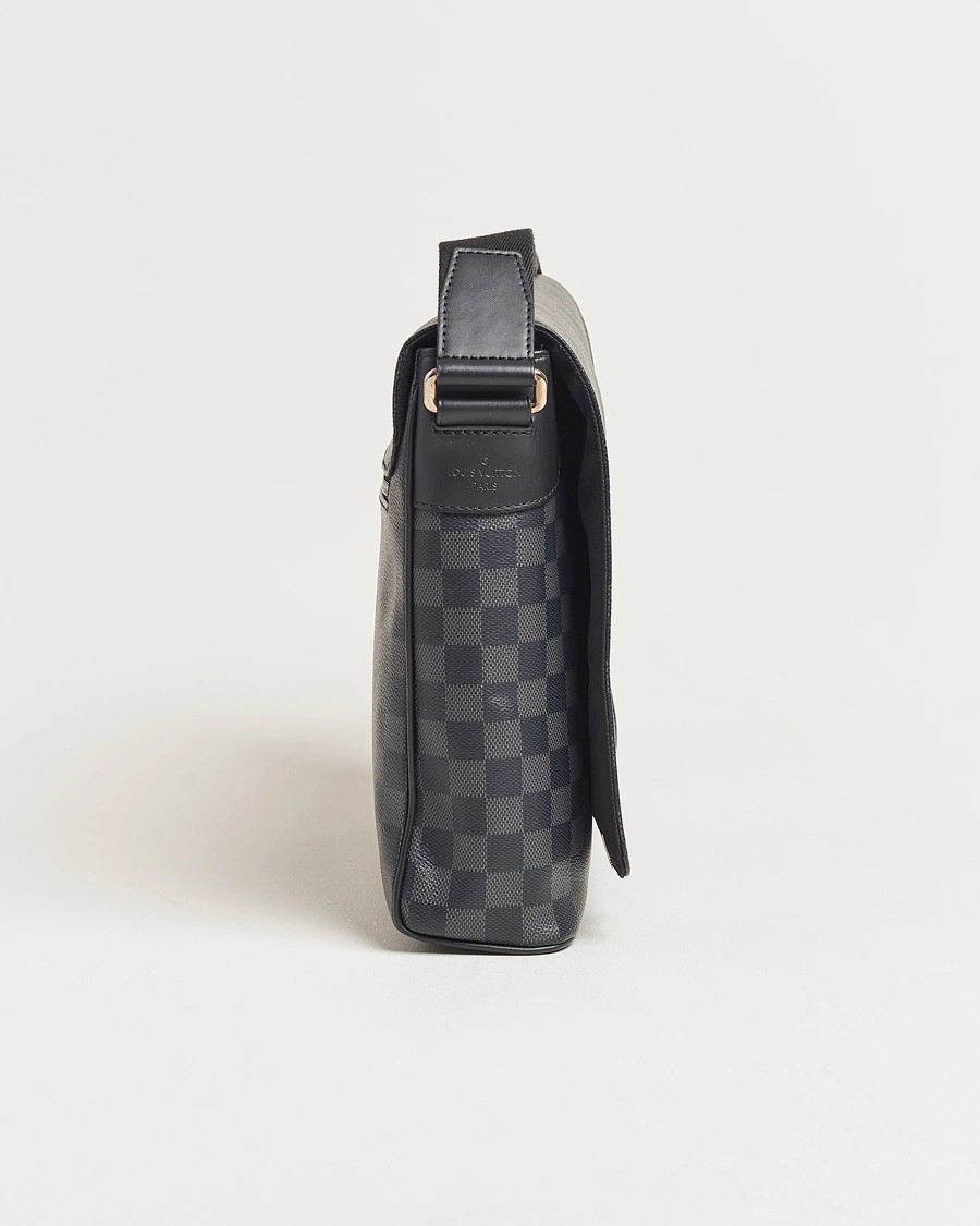 Herr | Louis Vuitton Pre-Owned District PM Messenger Bag Damier Graphite | Louis Vuitton Pre-Owned | District PM Messenger Bag Damier Graphite
