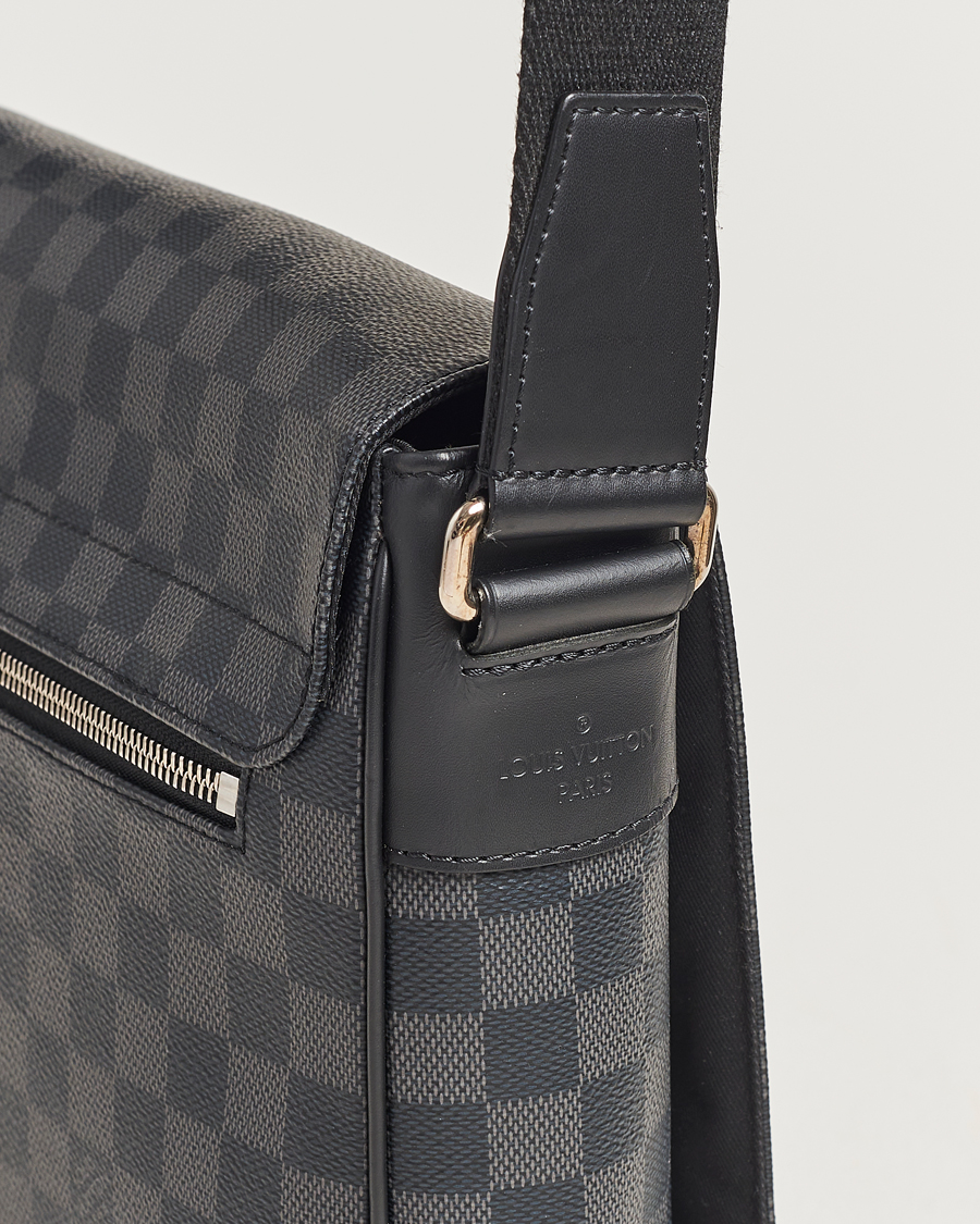 Herr | Louis Vuitton Pre-Owned District PM Messenger Bag Damier Graphite | Louis Vuitton Pre-Owned | District PM Messenger Bag Damier Graphite