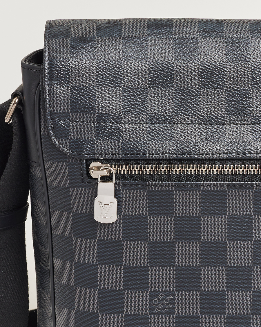Herr | Louis Vuitton Pre-Owned District PM Messenger Bag Damier Graphite | Louis Vuitton Pre-Owned | District PM Messenger Bag Damier Graphite