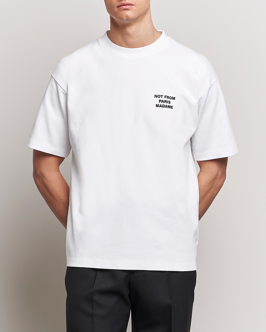 Herr | Nya produktbilder | Drôle de Monsieur | Slogan T-Shirt Optic White