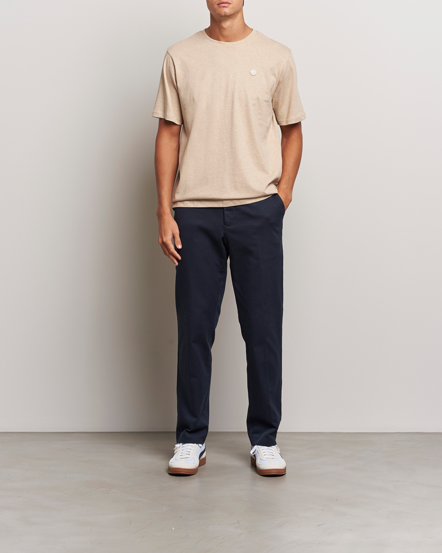 Herr | T-Shirts | KnowledgeCotton Apparel | Loake Badge T-Shirt Safari Melange
