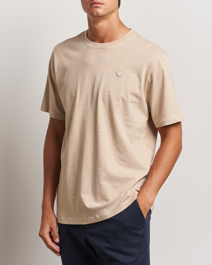 Herr | T-Shirts | KnowledgeCotton Apparel | Loake Badge T-Shirt Safari Melange