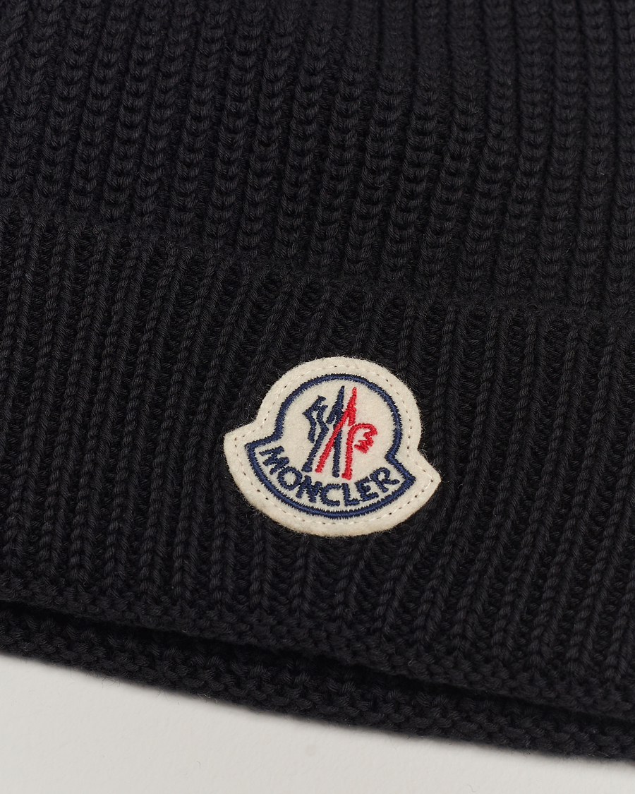 Herr | Moncler Logo Embossed Beanie Black | Moncler | Logo Embossed Beanie Black