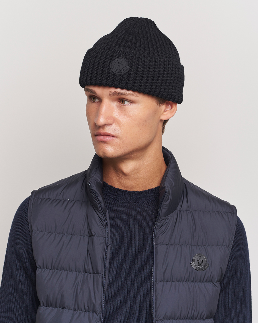 Herr | Moncler Tonal Logo Beanie Black | Moncler | Tonal Logo Beanie Black