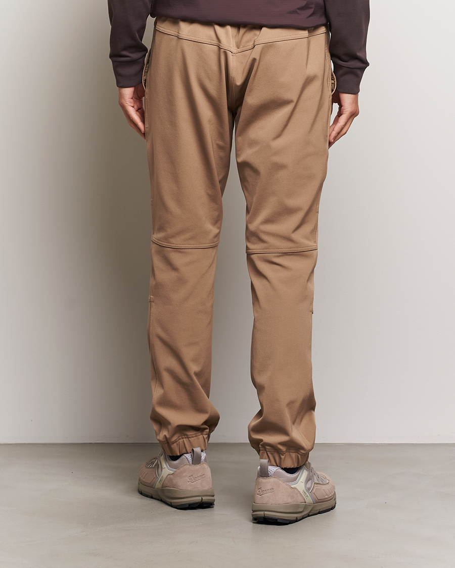 Herr | Byxor | Moncler Grenoble | Belted Tech Pants Beige