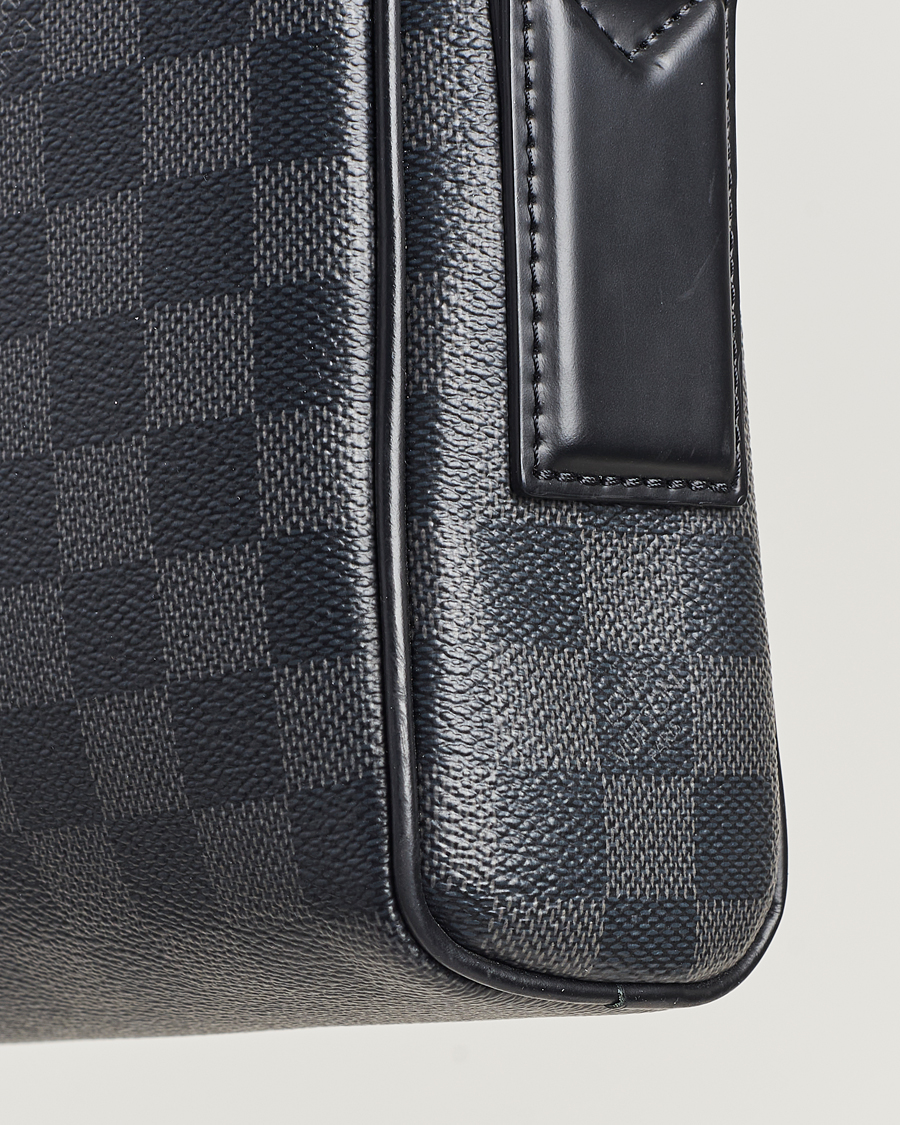 Herr | Louis Vuitton Pre-Owned Dayton Reporter MM Damier Graphite | Louis Vuitton Pre-Owned | Dayton Reporter MM Damier Graphite