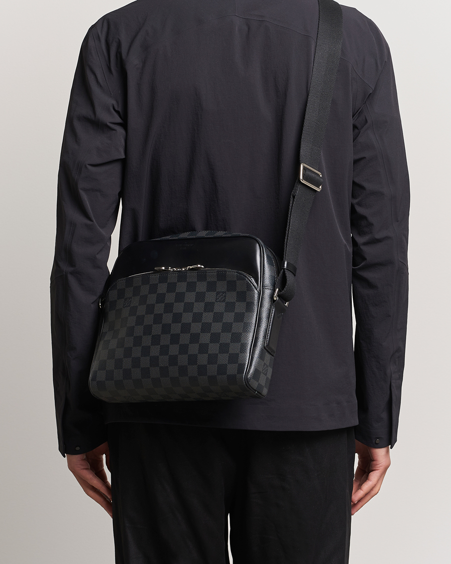Herr | Louis Vuitton Pre-Owned Dayton Reporter MM Damier Graphite | Louis Vuitton Pre-Owned | Dayton Reporter MM Damier Graphite