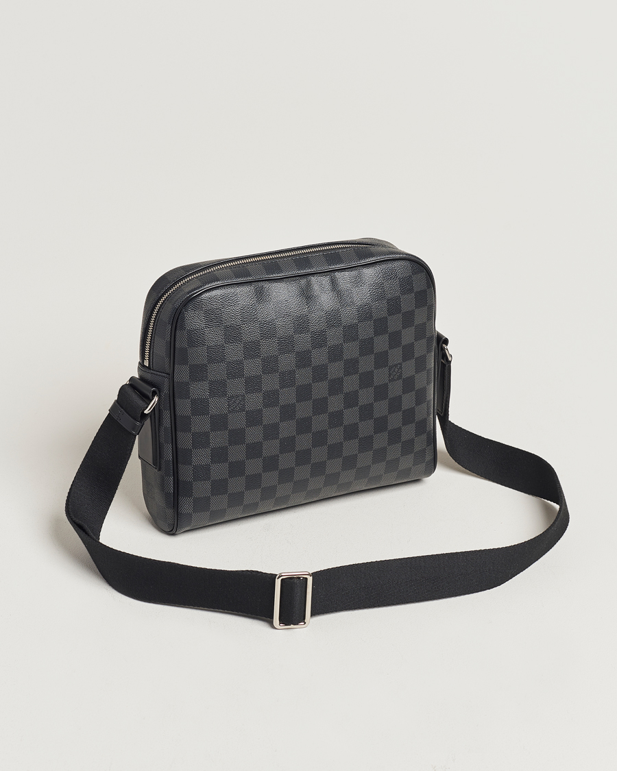Herr | Pre-Owned & Vintage Bags | Louis Vuitton Pre-Owned | Dayton Reporter MM Damier Graphite 