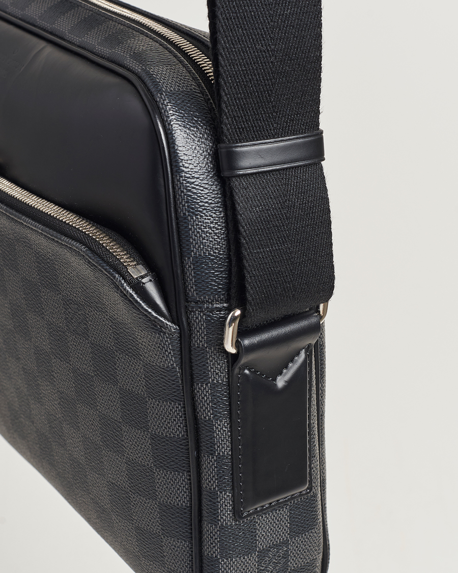 Herr | Louis Vuitton Pre-Owned Dayton Reporter MM Damier Graphite | Louis Vuitton Pre-Owned | Dayton Reporter MM Damier Graphite