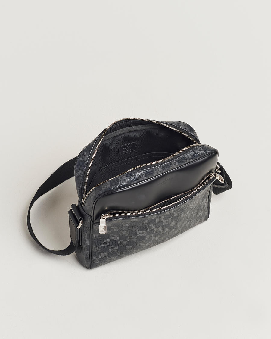 Herr | Louis Vuitton Pre-Owned Dayton Reporter MM Damier Graphite | Louis Vuitton Pre-Owned | Dayton Reporter MM Damier Graphite