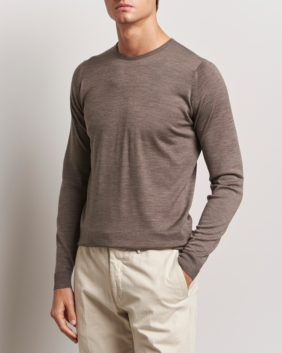 Herr |  | John Smedley | Lundy Extra Fine Merino Crew Neck Mushroom Brown