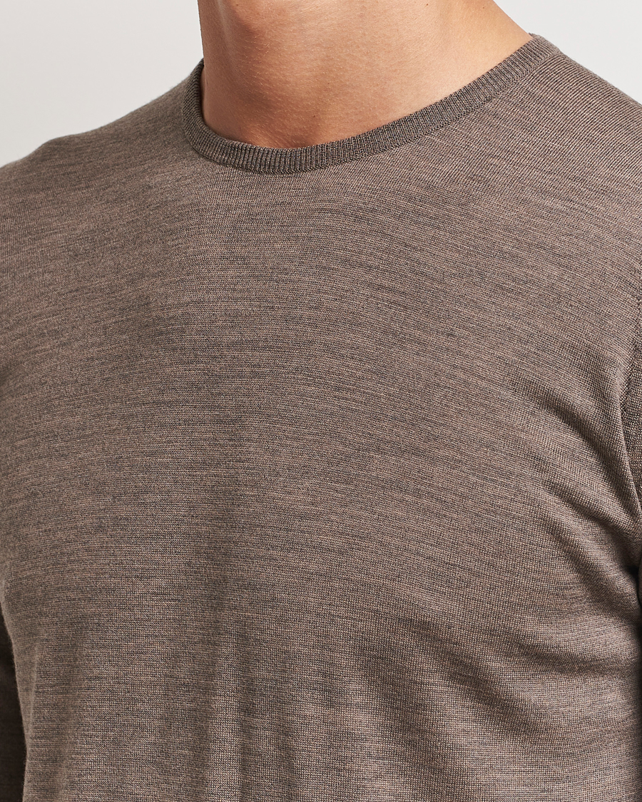 Herr | Tröjor | John Smedley | Lundy Extra Fine Merino Crew Neck Mushroom Brown