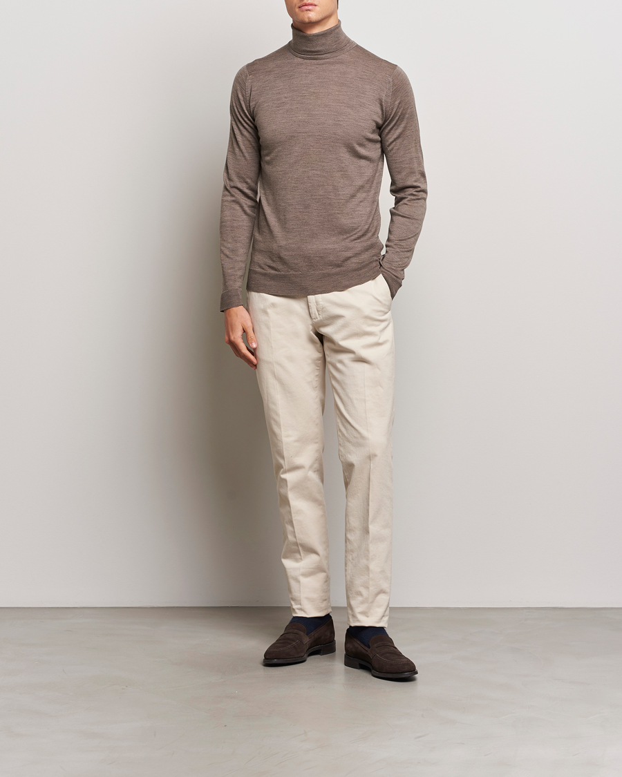 Herr | Tröjor | John Smedley | Cherwell Extra Fine Merino Rollneck Mushroom Brown