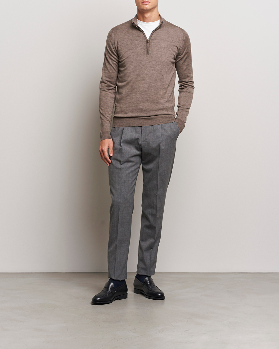 Herr | Tröjor | John Smedley | Barrow Extra Fine Merino Half Zip Mushroom