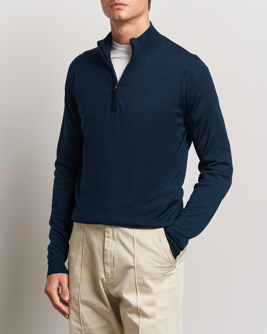 Herr |  | John Smedley | Barrow Extra Fine Merino Half Zip Orion Green