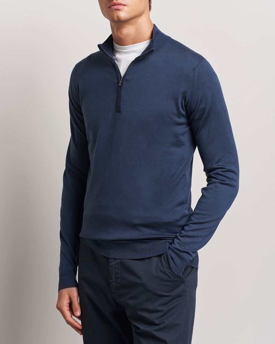 Herr |  | John Smedley | Barrow Extra Fine Merino Half Zip Smoke Blue