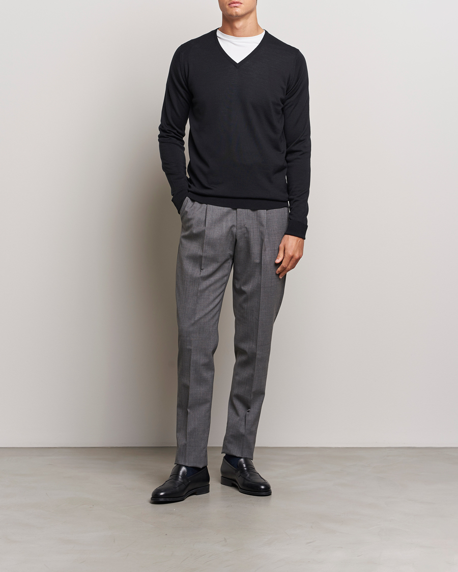 Herr | Tröjor | John Smedley | Bobby Extra Fine Merino V-Neck Pullover Black