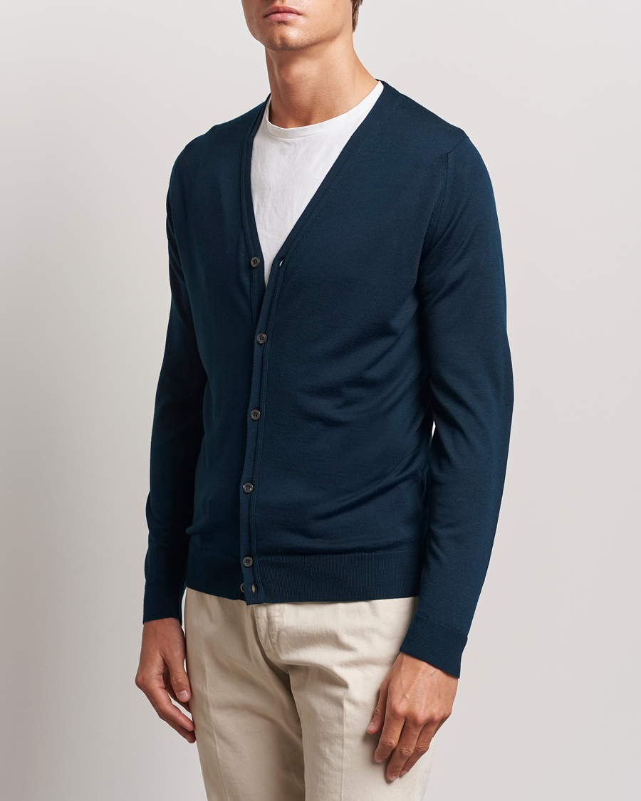 Herr | Tröjor | John Smedley | Petworth Extra Fine Merino Cardigan Orion Green
