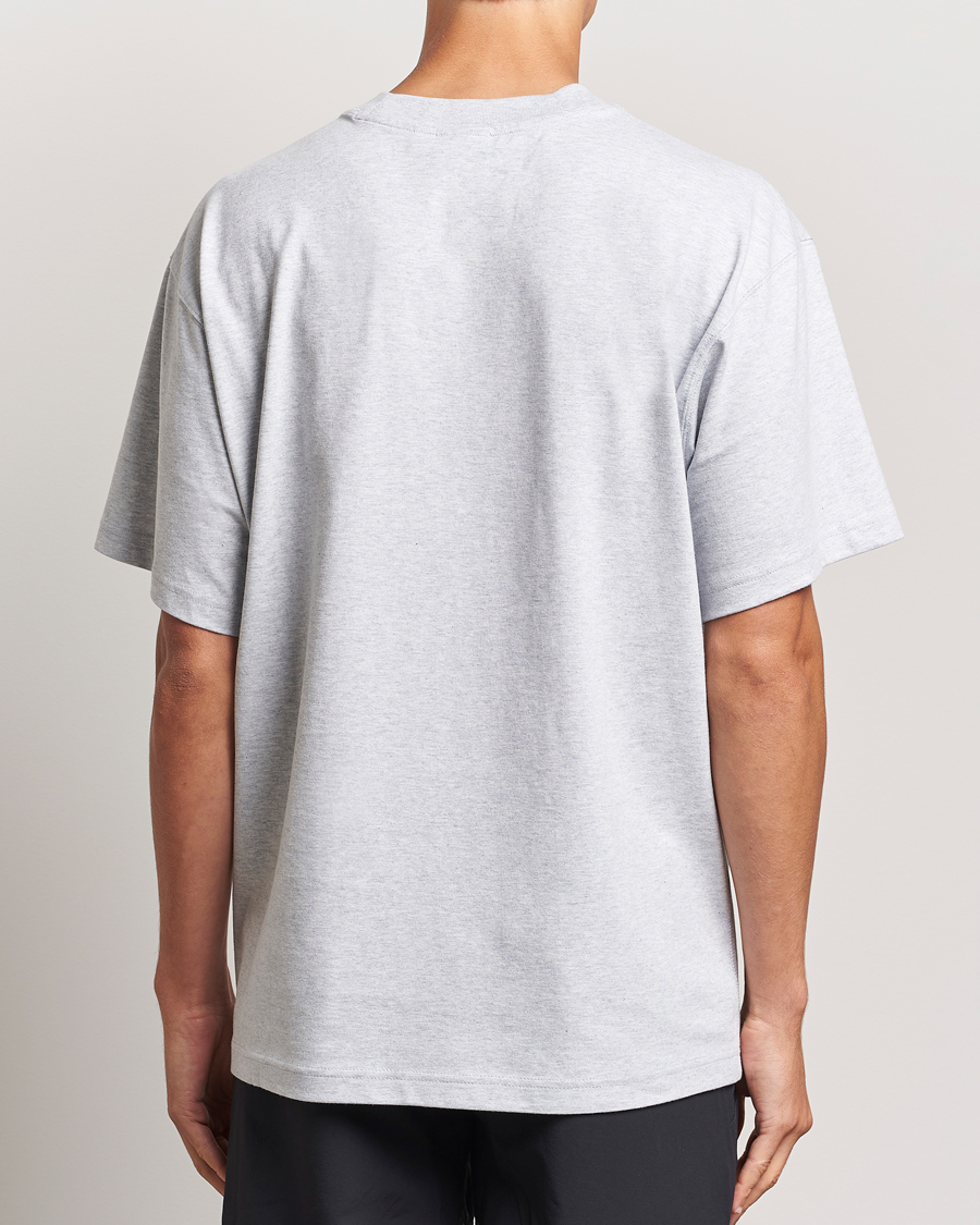 Herr | T-Shirts | adidas Originals | Essential Crew Neck T-Shirt Light Grey
