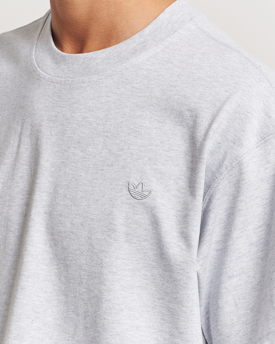 Herr | T-Shirts | adidas Originals | Essential Crew Neck T-Shirt Light Grey