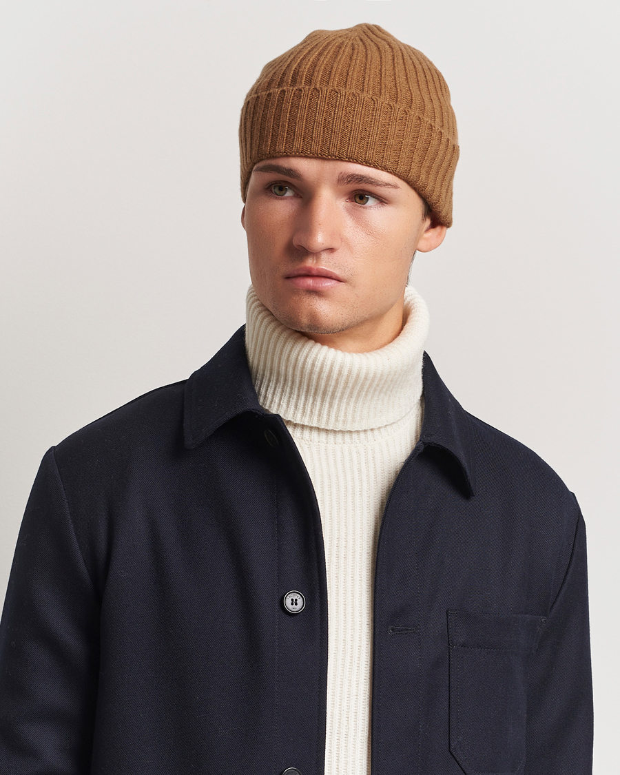 Herr | Amanda Christensen Rib Knitted Cashmere Cap Nougat | Amanda Christensen | Rib Knitted Cashmere Cap Nougat