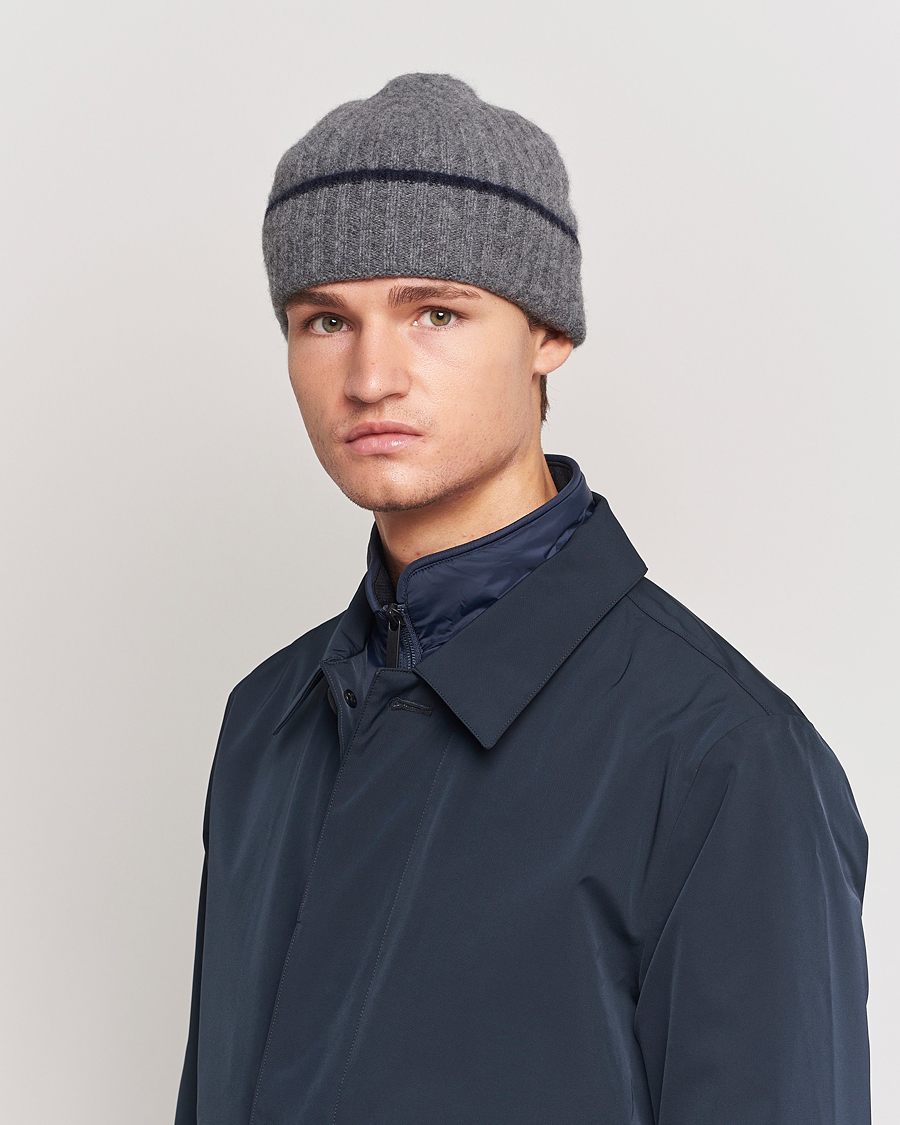 Herr | Amanda Christensen Rib Knitted Cashmere Paspoal Cap Grey Melange | Amanda Christensen | Rib Knitted Cashmere Paspoal Cap Grey Melange