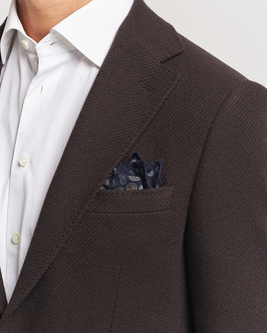 Herr | Amanda Christensen Wool Flannel Printed Paisley Pocket Square Navy | Amanda Christensen | Wool Flannel Printed Paisley Pocket Square Navy