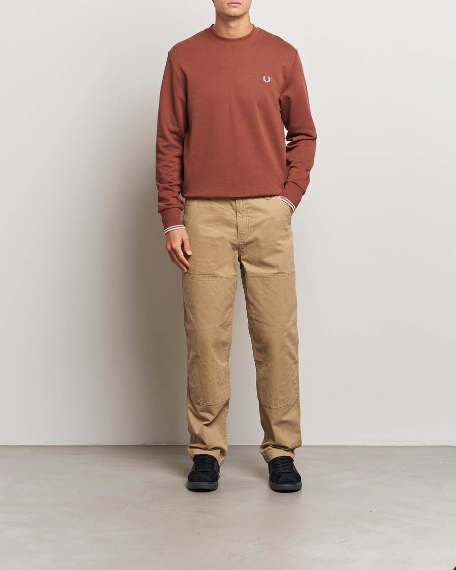 Herr | Tröjor | Fred Perry | Crew Neck Sweatshirt Whiskey Brown