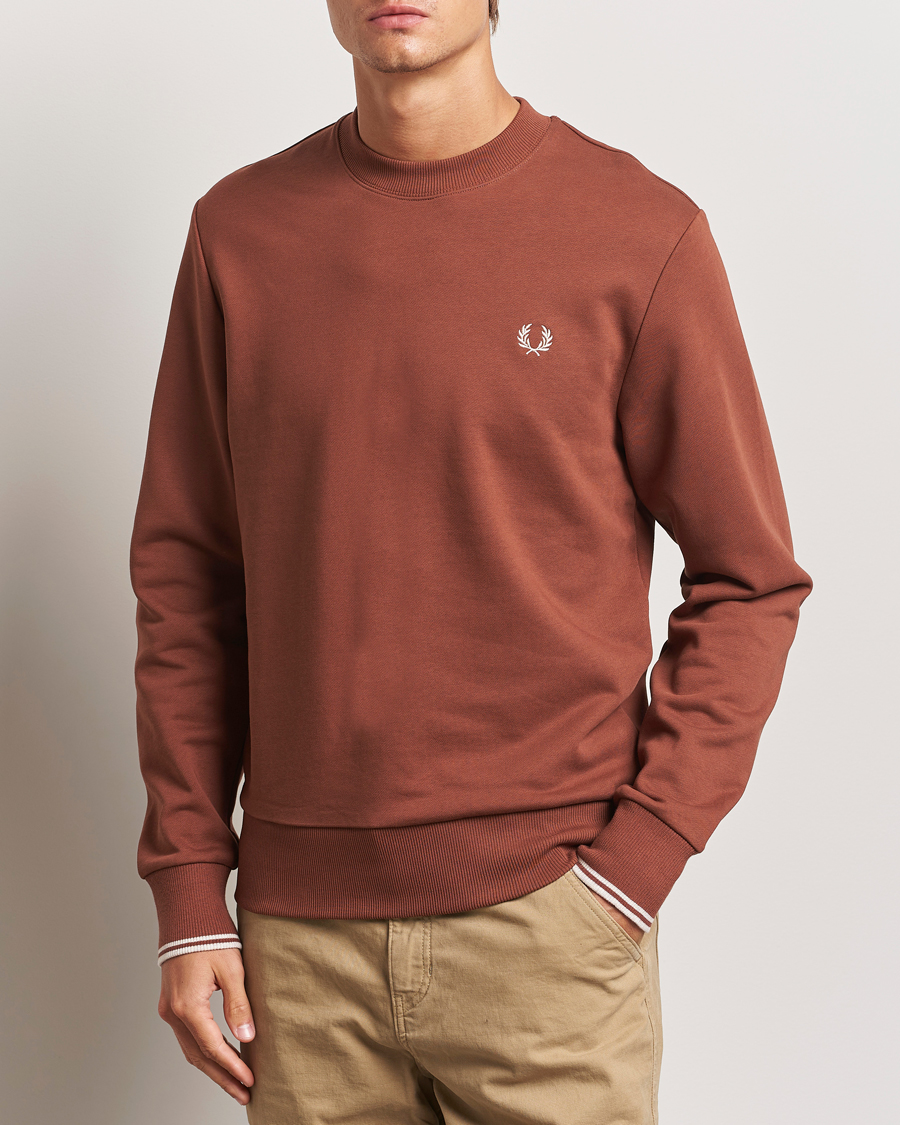 Herr | Tröjor | Fred Perry | Crew Neck Sweatshirt Whiskey Brown