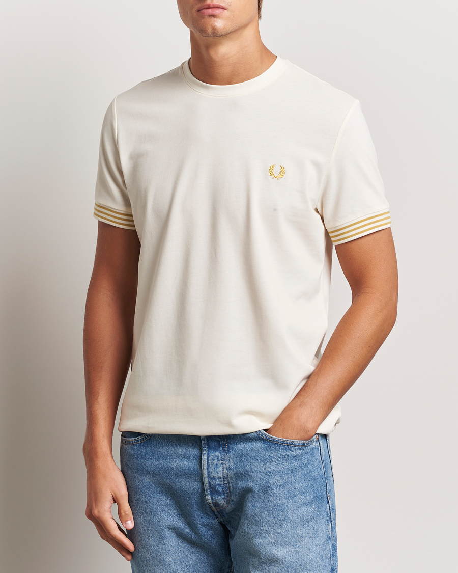 Herr | T-Shirts | Fred Perry | Striped Cuff Crew Neck T-Shirt Ecru