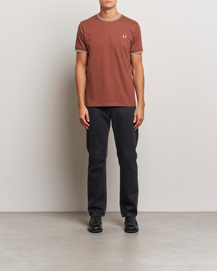 Herr | T-Shirts | Fred Perry | Twin Tipped T-Shirt Whiskey Brown