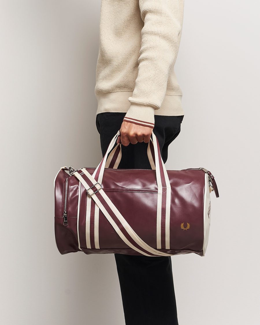 Herr | Väskor | Fred Perry | Fred PerryClassic Barrel BagOxblood/Ecru