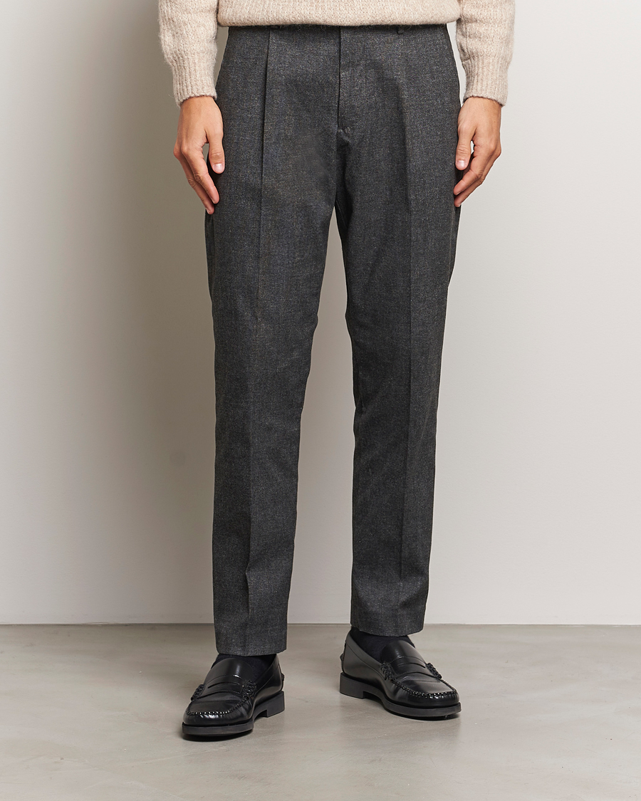 Herr | Byxor | NN07 | Bill Pleated Brushed Cotton Trousers Black Melange