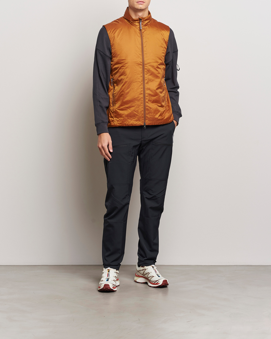 Herr | Jackor | Houdini | Dunfri Primaloft Padded Vest Rust Brown