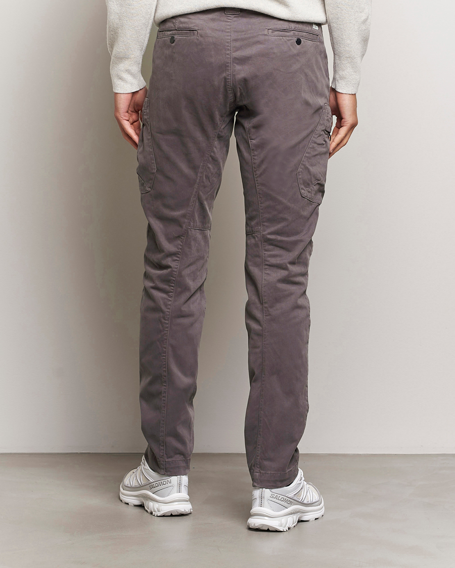 Herr | Byxor | C.P. Company | Stretch Satin Lens Cargo Pants Dark Grey