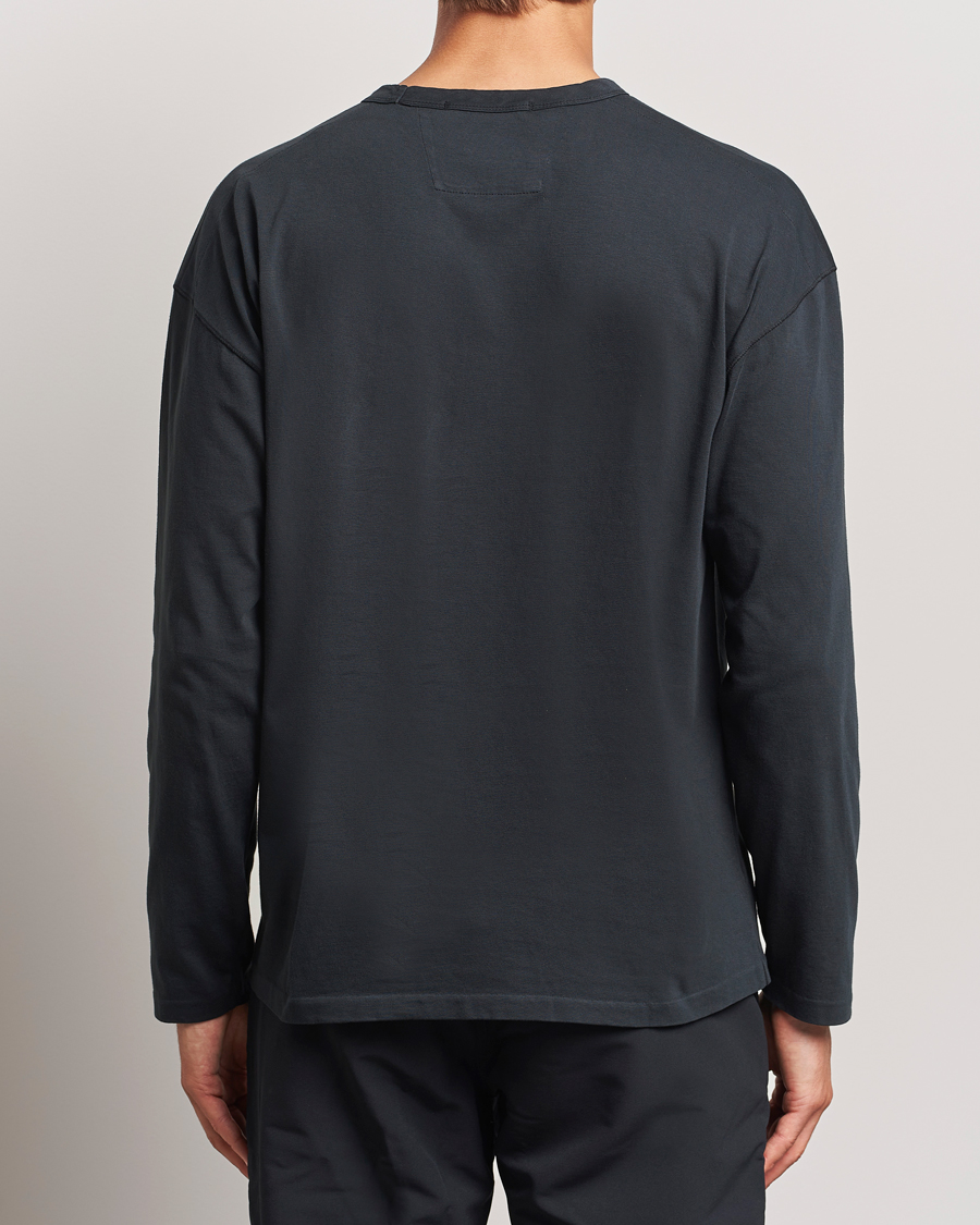Herr | T-Shirts | C.P. Company | Box Fit Tonal Logo Long Sleeve T-shirt Washed Black
