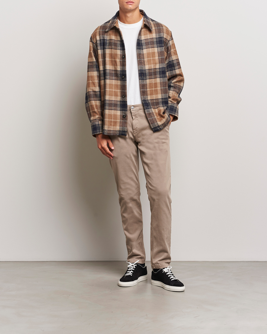 Herr | Byxor | Replay | Benni Hyperflex X-Lite Chinos Sand
