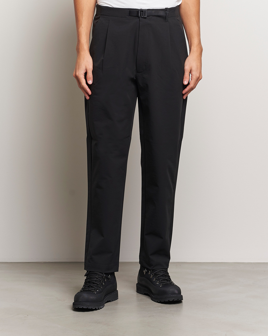 Herr | Byxor | Goldwin | One Tuck Tapered Stretch Pants Black