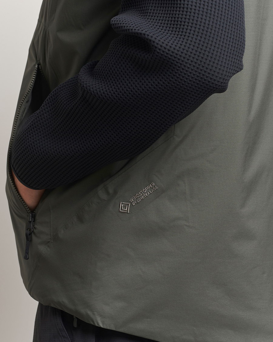 Herr | Jackor | Goldwin | GORE-TEX Windstopper Puffy Vest Dark Olive