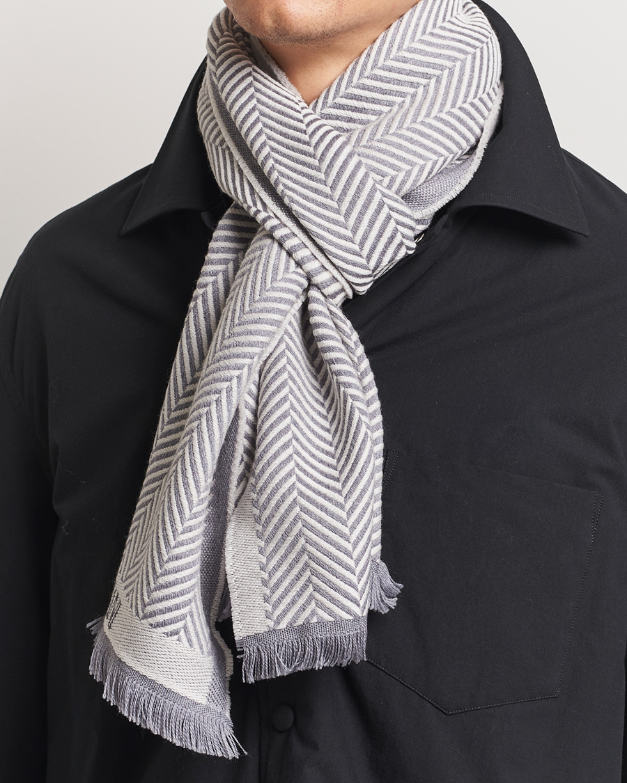 Herr | Giorgio Armani Wool Chevron Scarf Light Grey | Giorgio Armani | Wool Chevron Scarf Light Grey